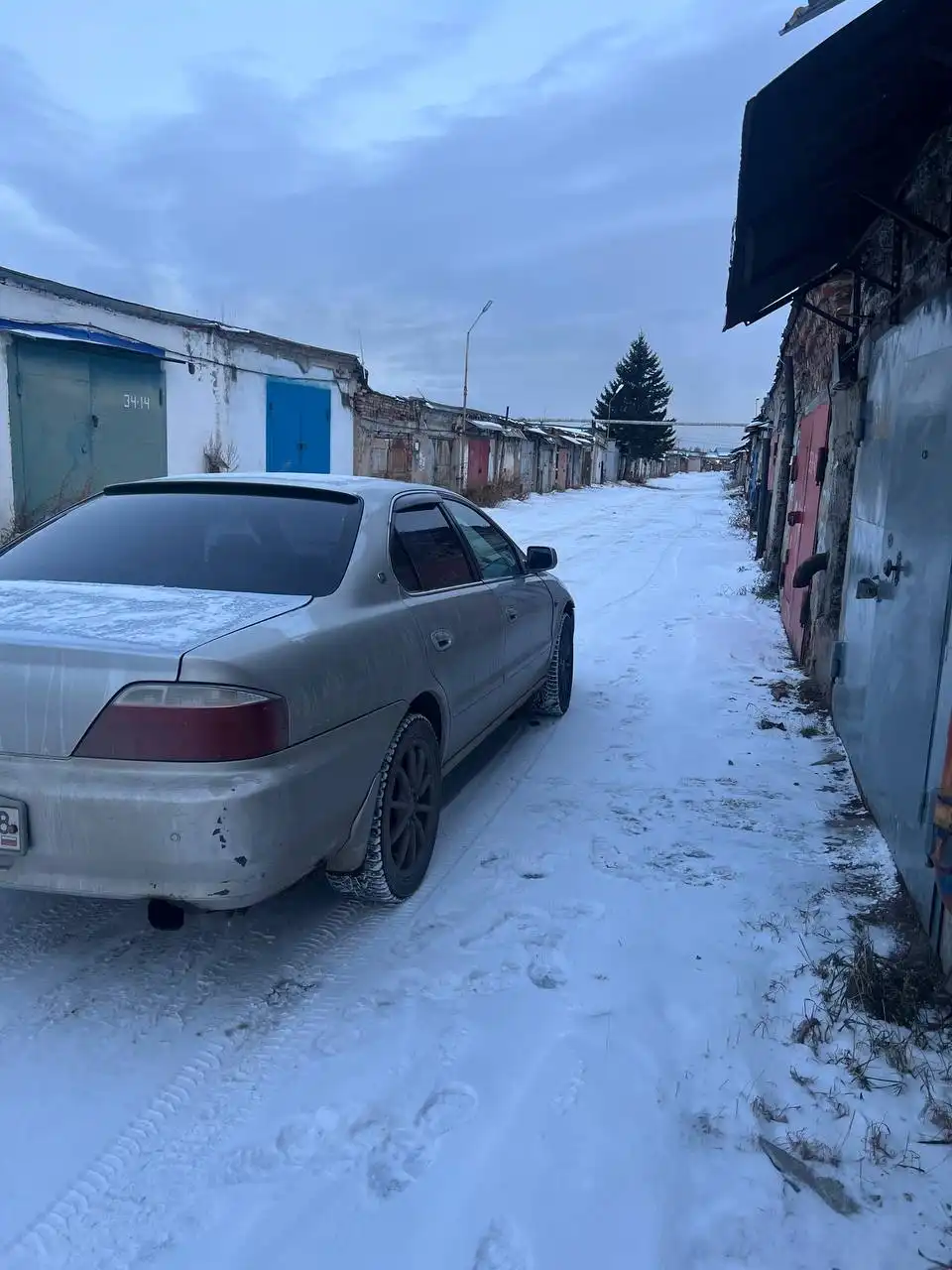 Инспаир 2000 года 2.5 автомат в хорошем состоянии