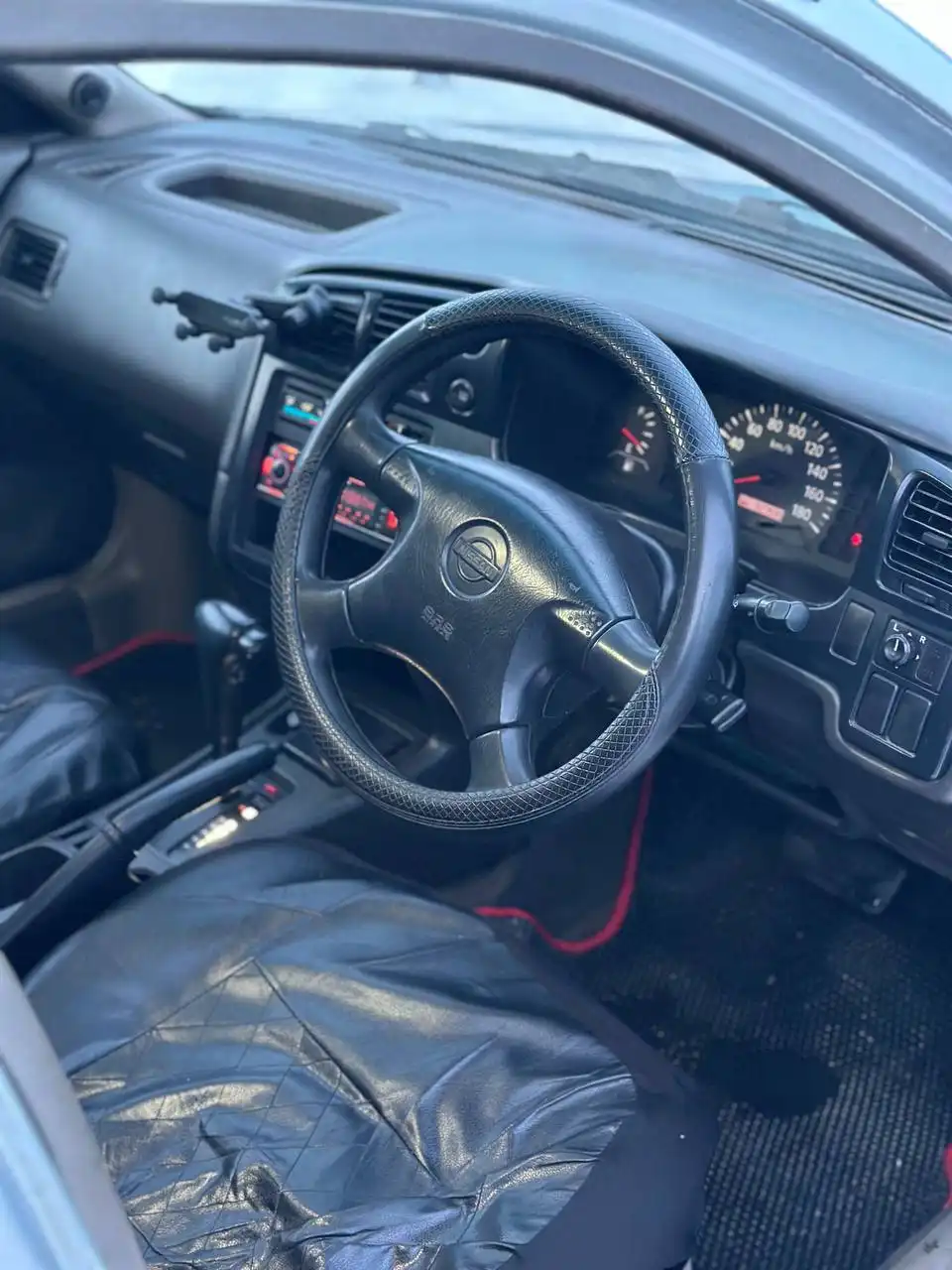 Ниссан Эксперт 1999 года