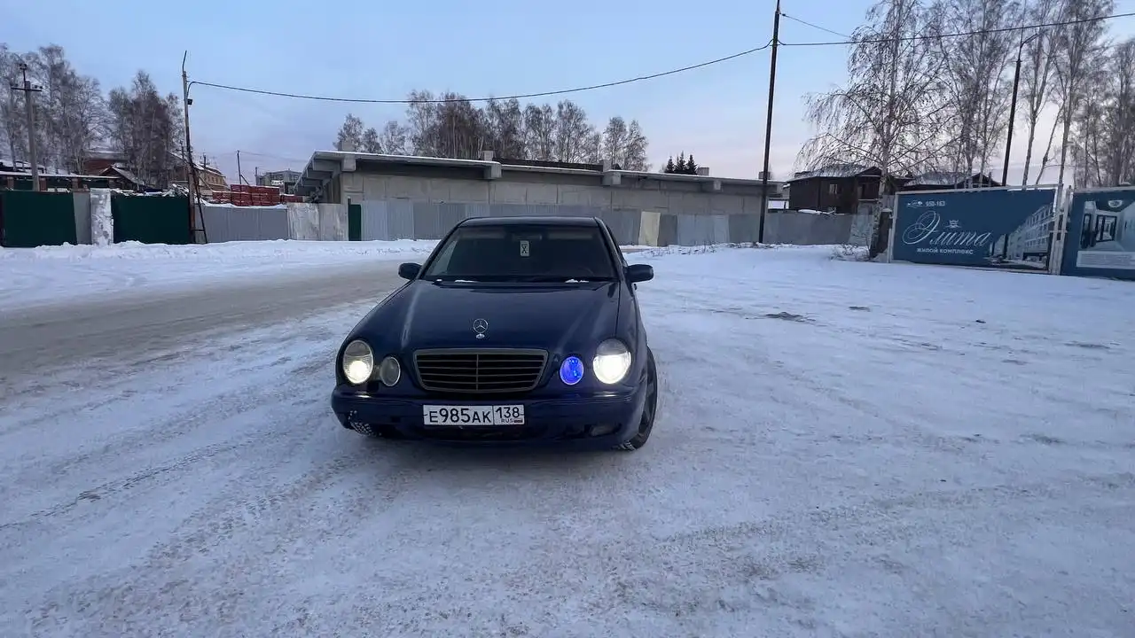 Продам Mercedes E 210 1999 года
