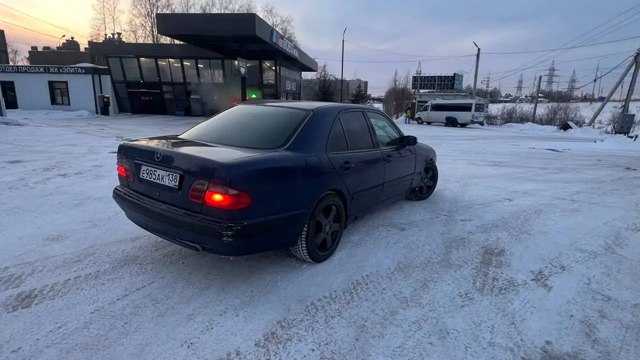 Продам Mercedes E 210 1999 года