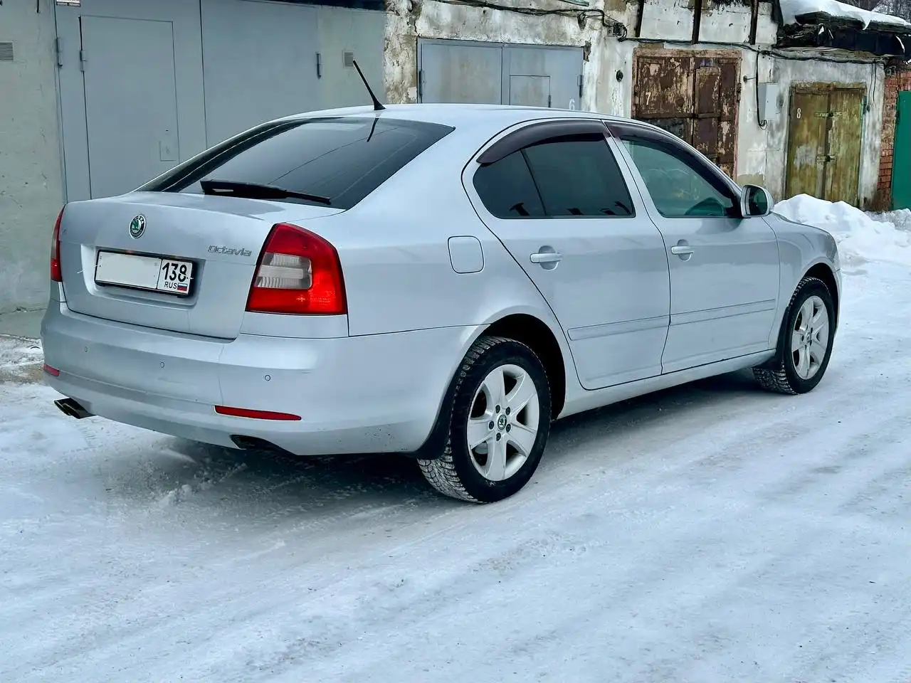 Toyota Camry 2011 года, 1.8 АКП, максимальная комплектация