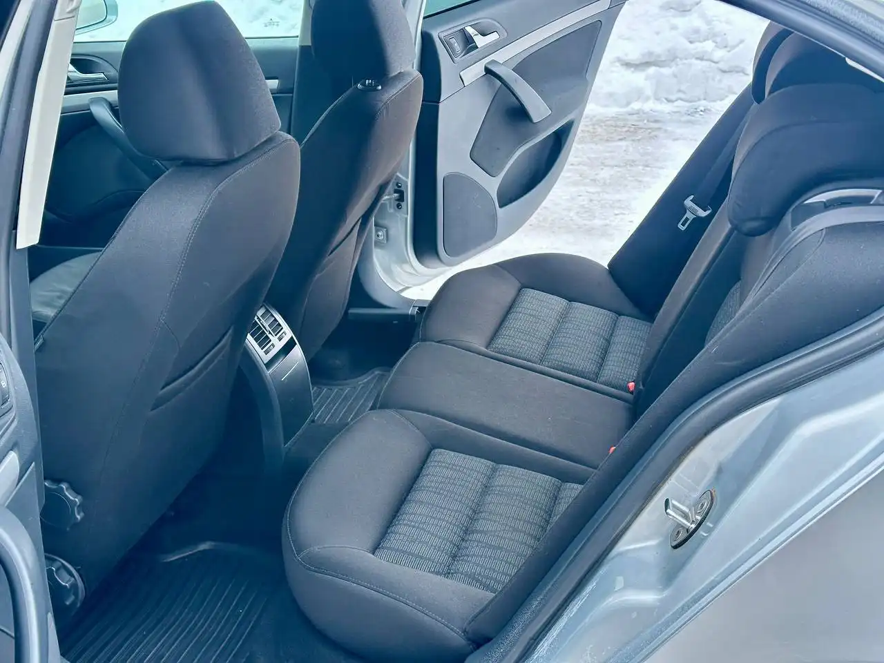 Toyota Camry 2011 года, 1.8 АКП, максимальная комплектация