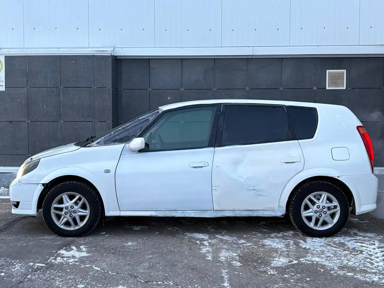 Toyota Opa 2001 года выпуска