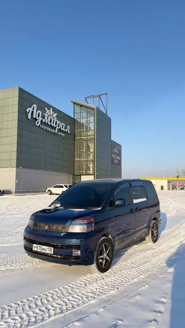Toyota Voxy 2002 года выпуска - Легковые в Иркутск