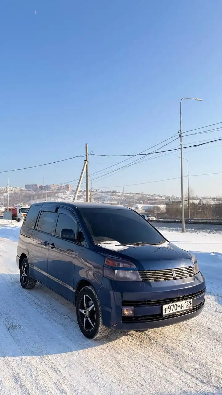 Toyota Voxy 2002 года выпуска - Минивэны (Авто) в Иркутск