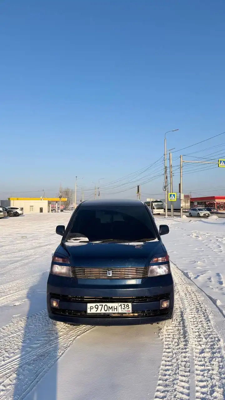 Toyota Voxy 2002 года выпуска - Минивэны (Авто) в Иркутск