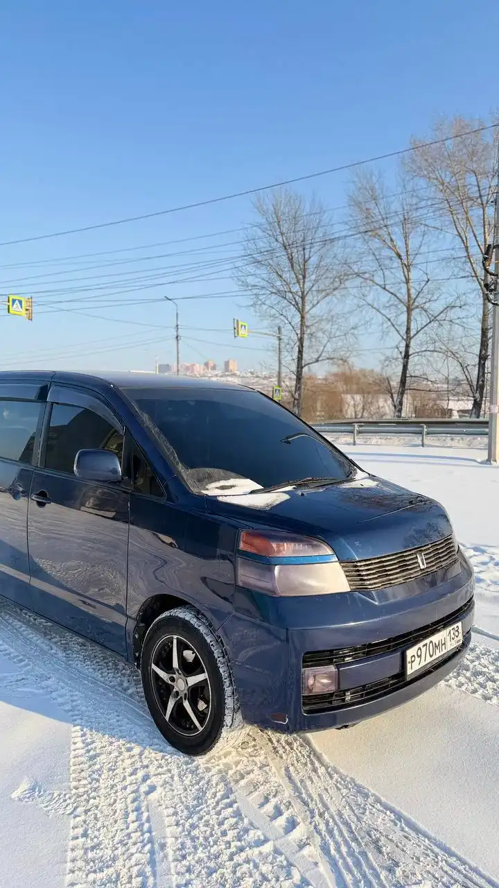 Toyota Voxy 2002 года выпуска - Минивэны (Авто) в Иркутск