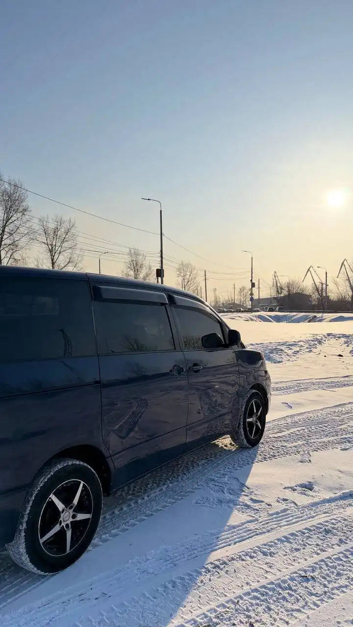 Toyota Voxy 2002 года выпуска - Минивэны (Авто) в Иркутск