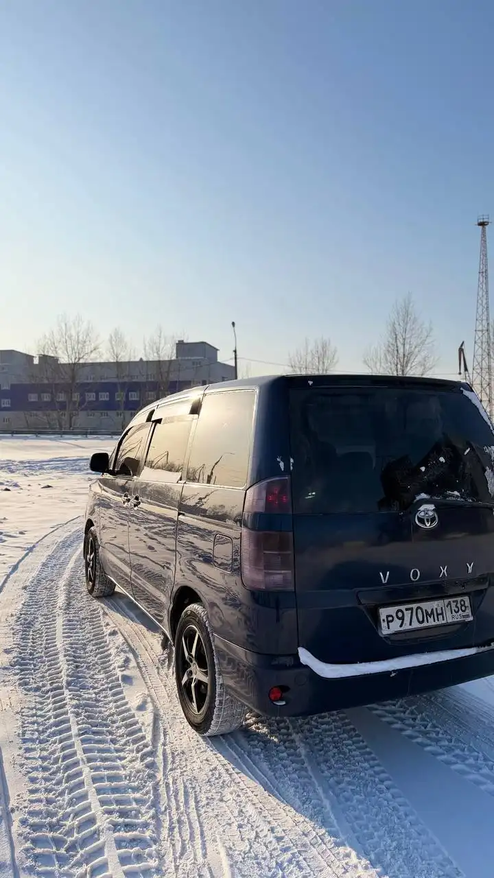 Toyota Voxy 2002 года выпуска - Минивэны (Авто) в Иркутск