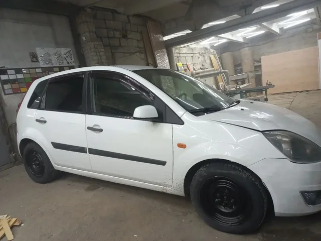 Ford Fiesta 2008 года в Иркутске - Шини та диски в Иркутск