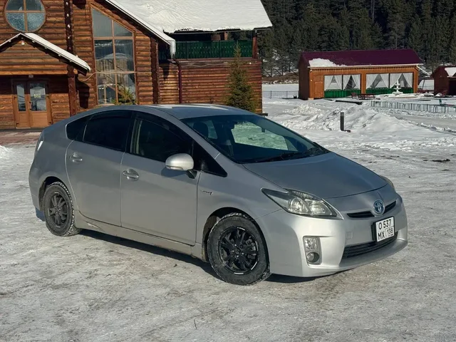 Toyota Prius 2012 года - Авто в Иркутск