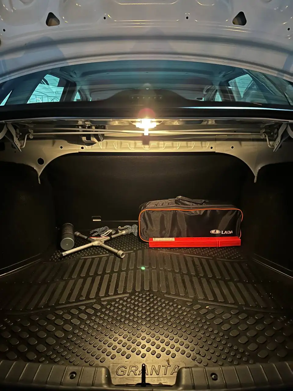 Продам Гранту 2023 года с пробегом 1600 км - Легковые автомобили (Авто) в Иркутск
