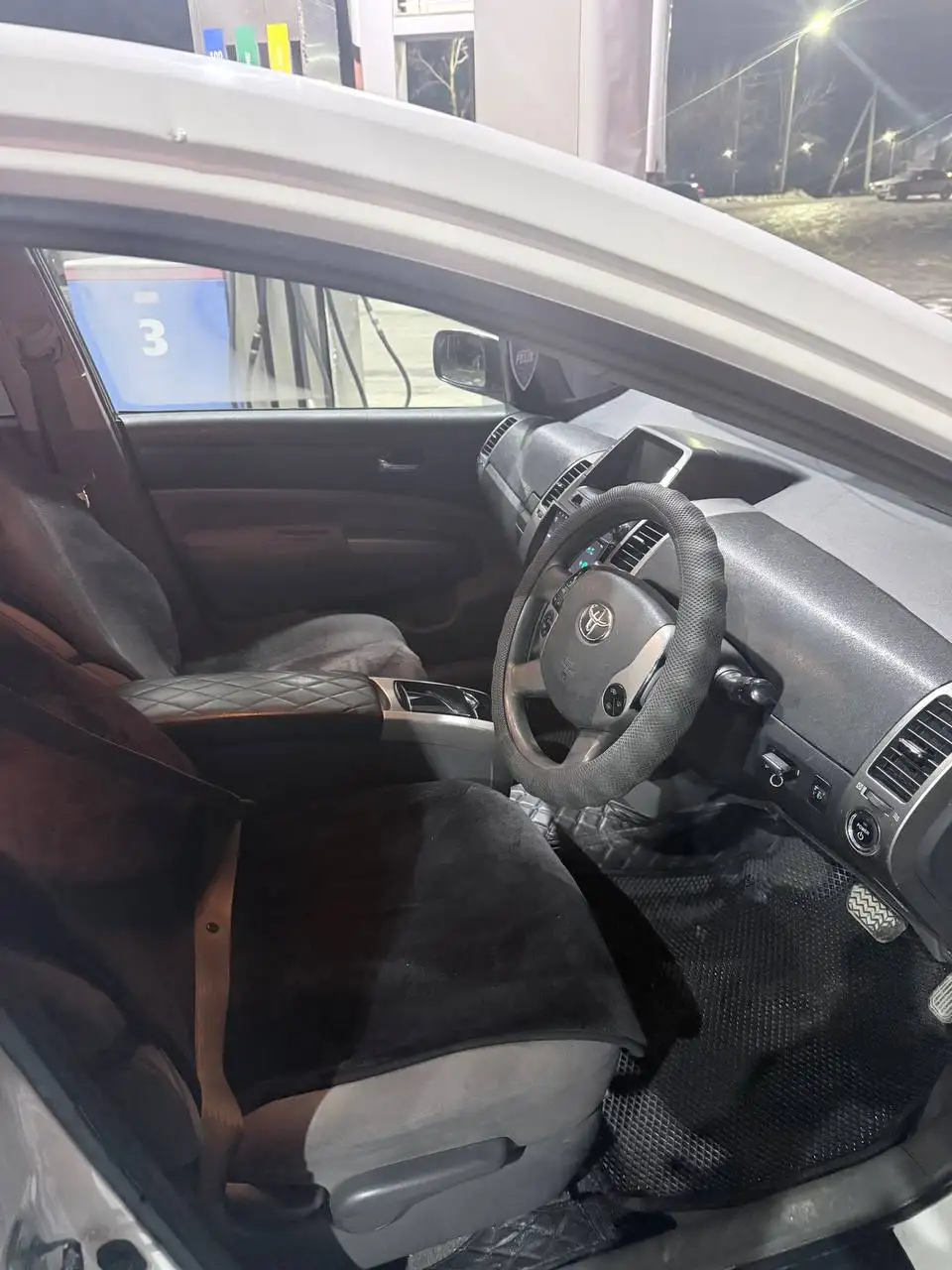 Продажа Toyota Prius 2011 года - Легковые автомобили (Авто) в Иркутск