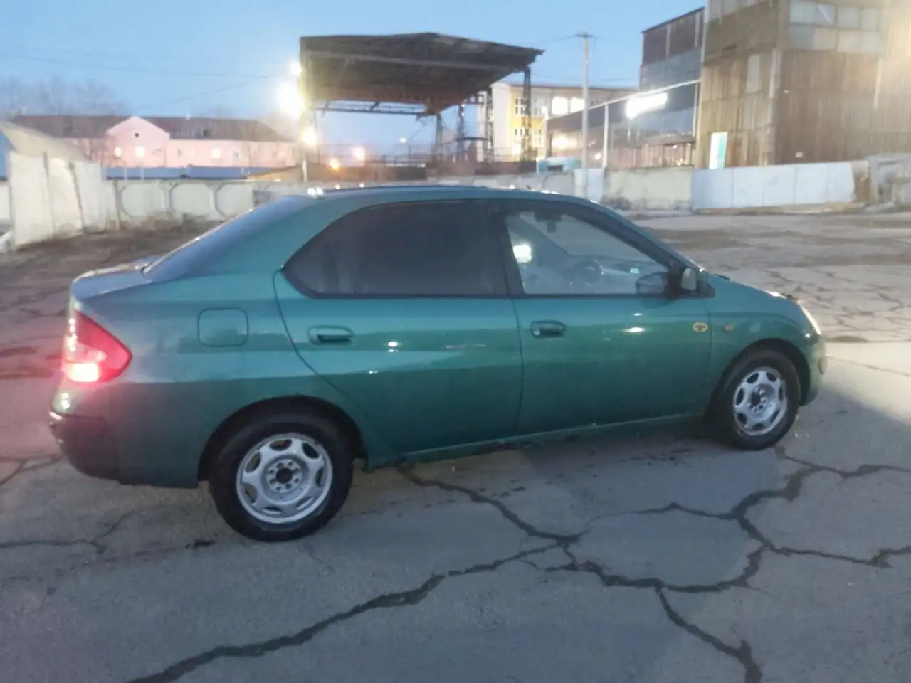 Продажа Toyota Prius 10-го поколения - Легковые автомобили (Авто) в Иркутск