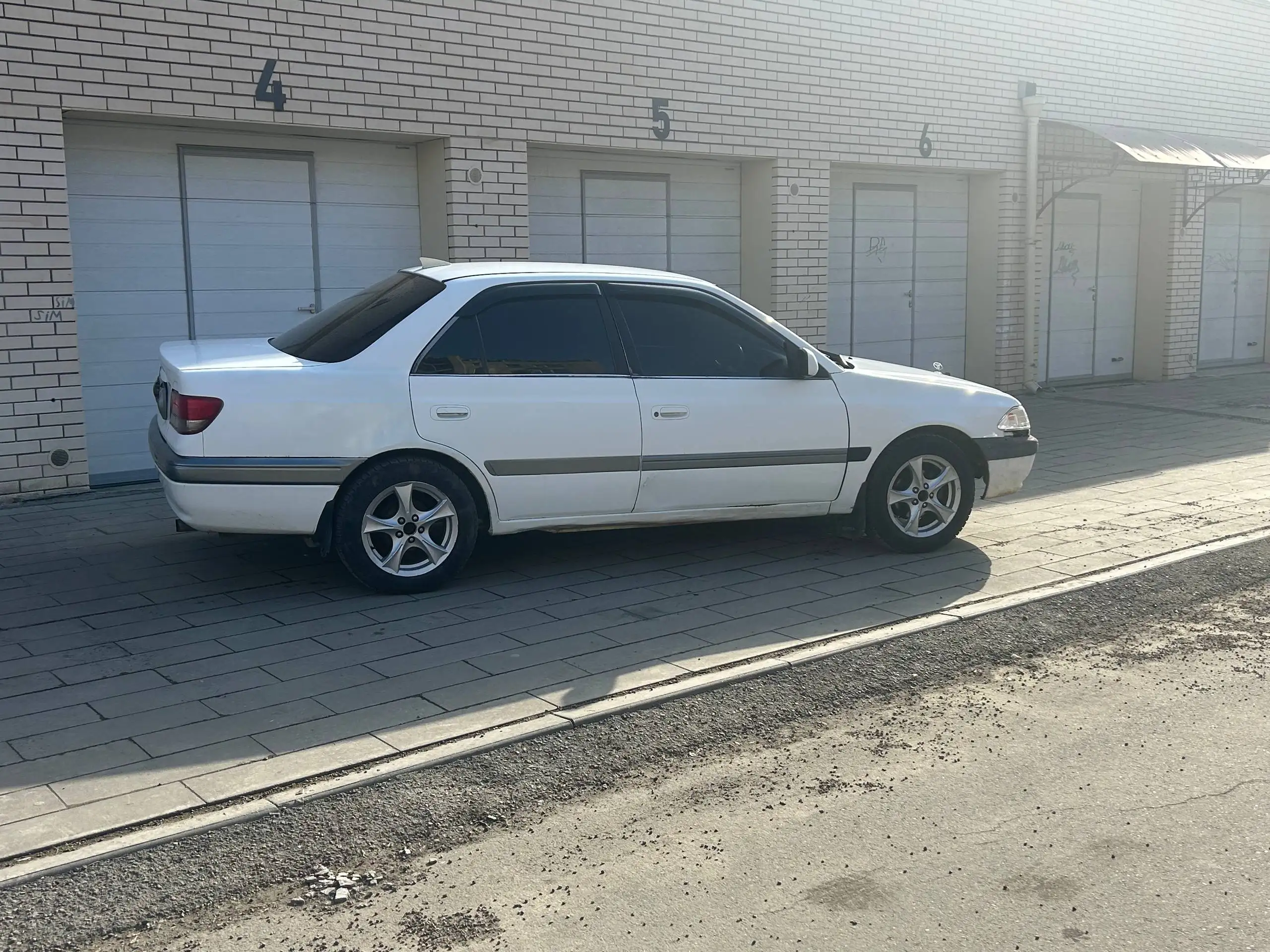 Продам Карину 1998 года - Авто в Иркутск