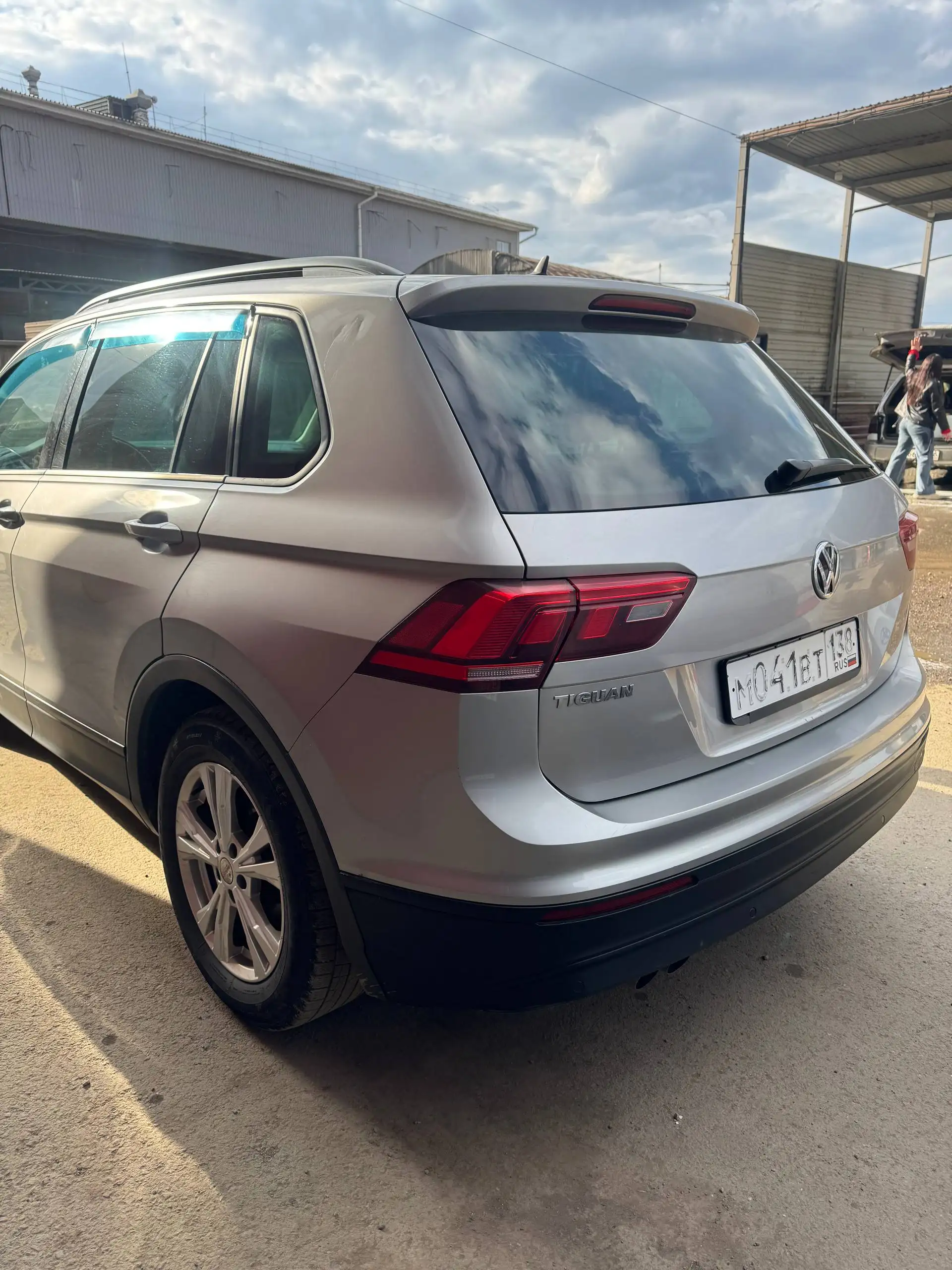Volkswagen Tiguan 2019 - Легковые автомобили (Авто) в Иркутск
