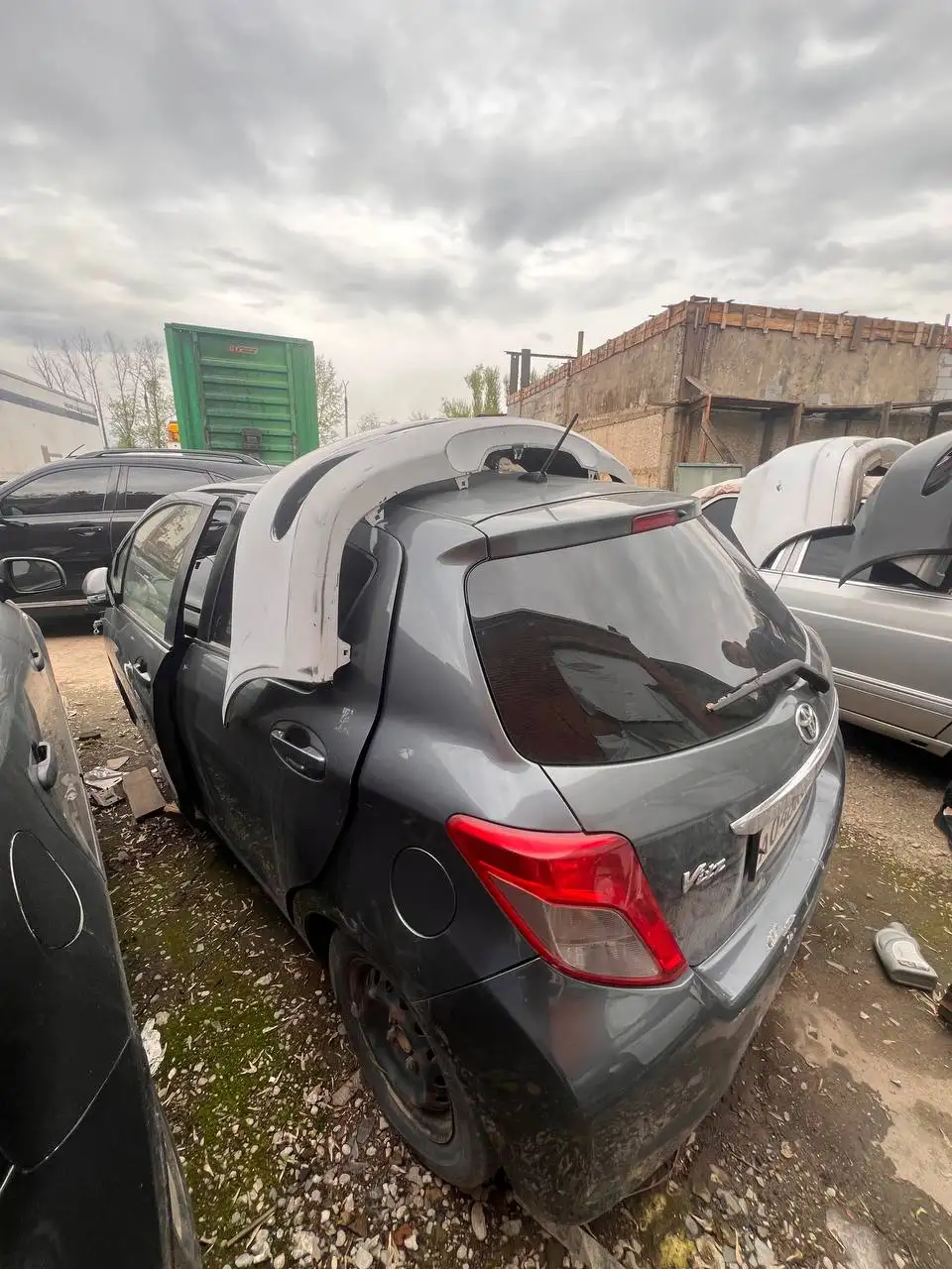 Toyota Vitz 2011 года, требует небольшого ремонта - Легковые автомобили (Авто) в Иркутск