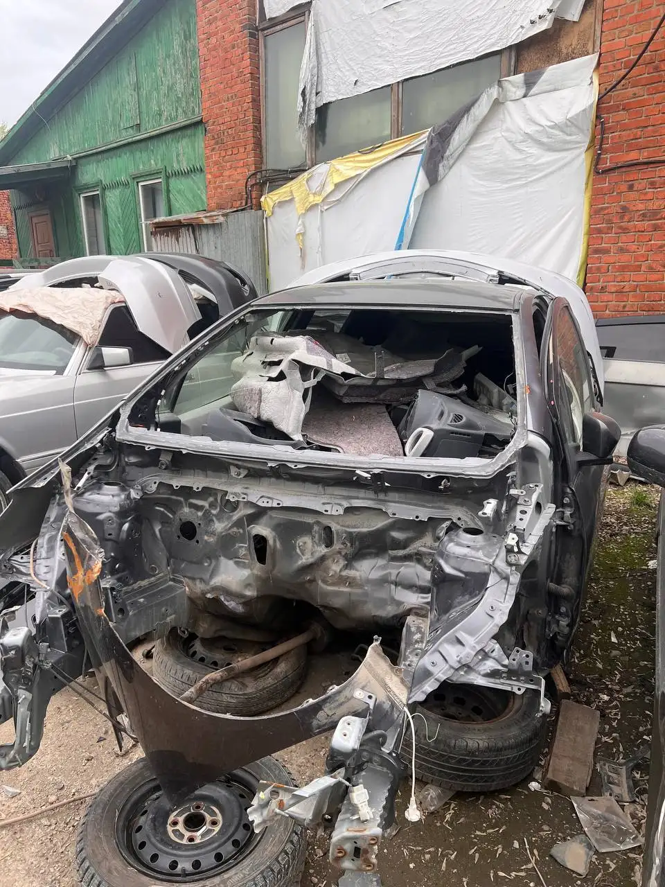 Toyota Vitz 2011 года, требует небольшого ремонта - Легковые автомобили (Авто) в Иркутск