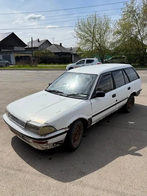 Toyota Corolla 1990, механика, бензин - Фургоны в Иркутск