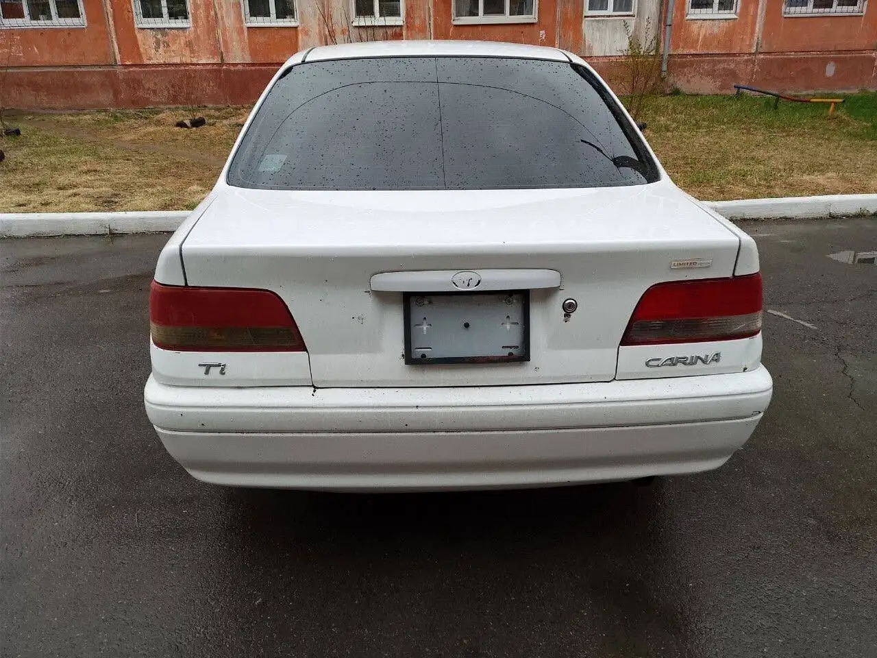 Продажа Карина 212 1.5л 1998 - Авто в Иркутск