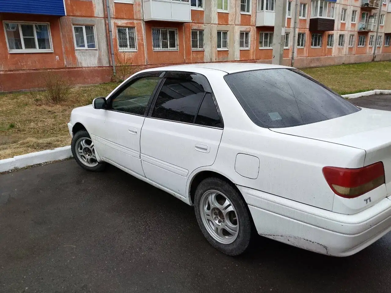 Продажа Карина 212 1.5л 1998 - Авто в Иркутск