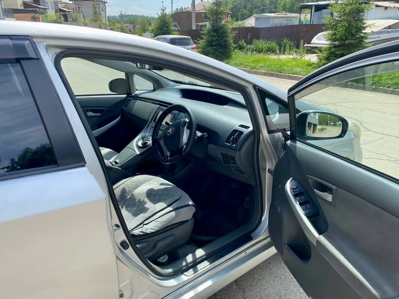 Toyota Prius 2010 г. - Гибриды (Авто) в Иркутск