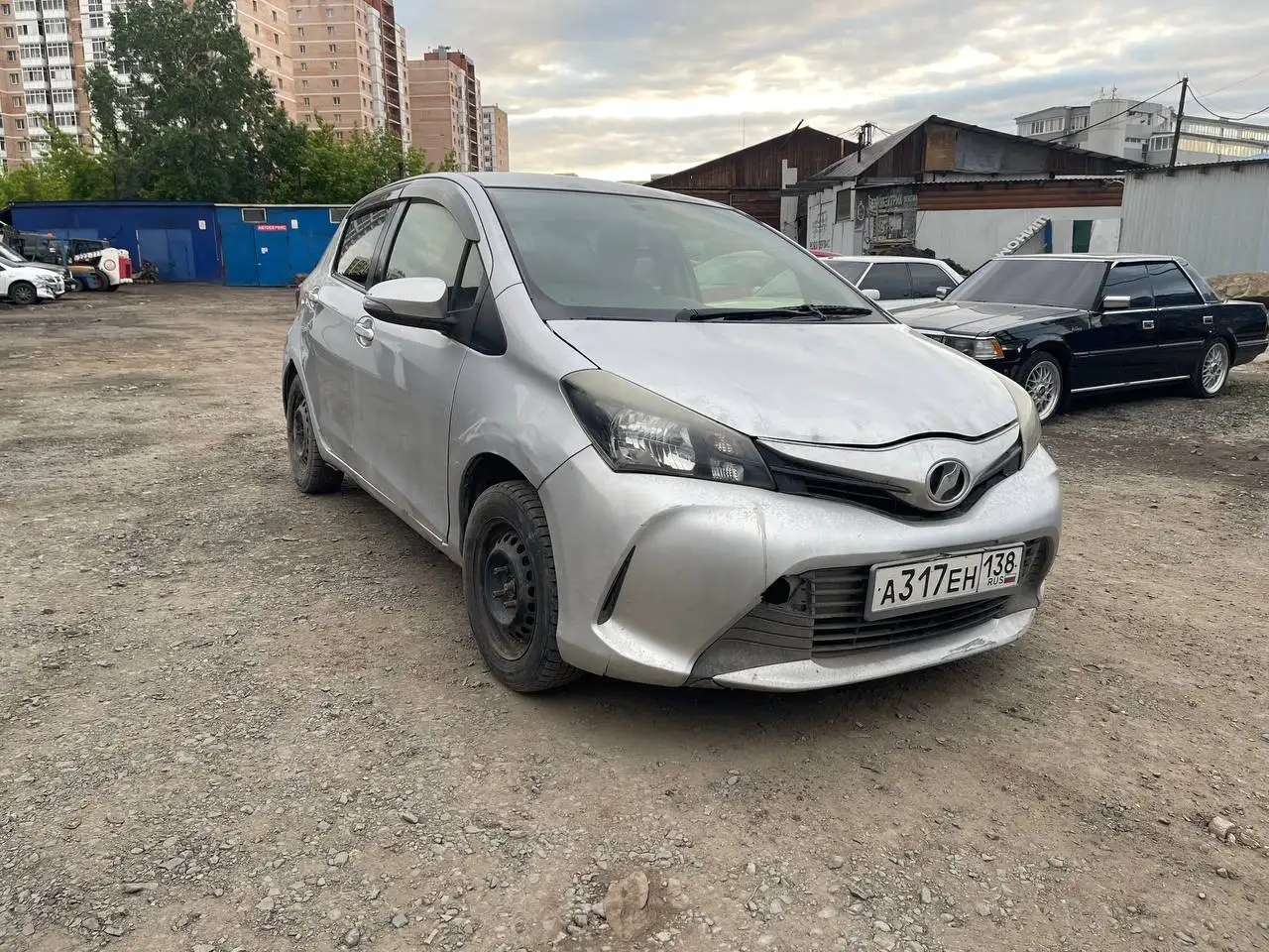 Toyota Vitz 2015 - Легковые автомобили (Авто) в Иркутск