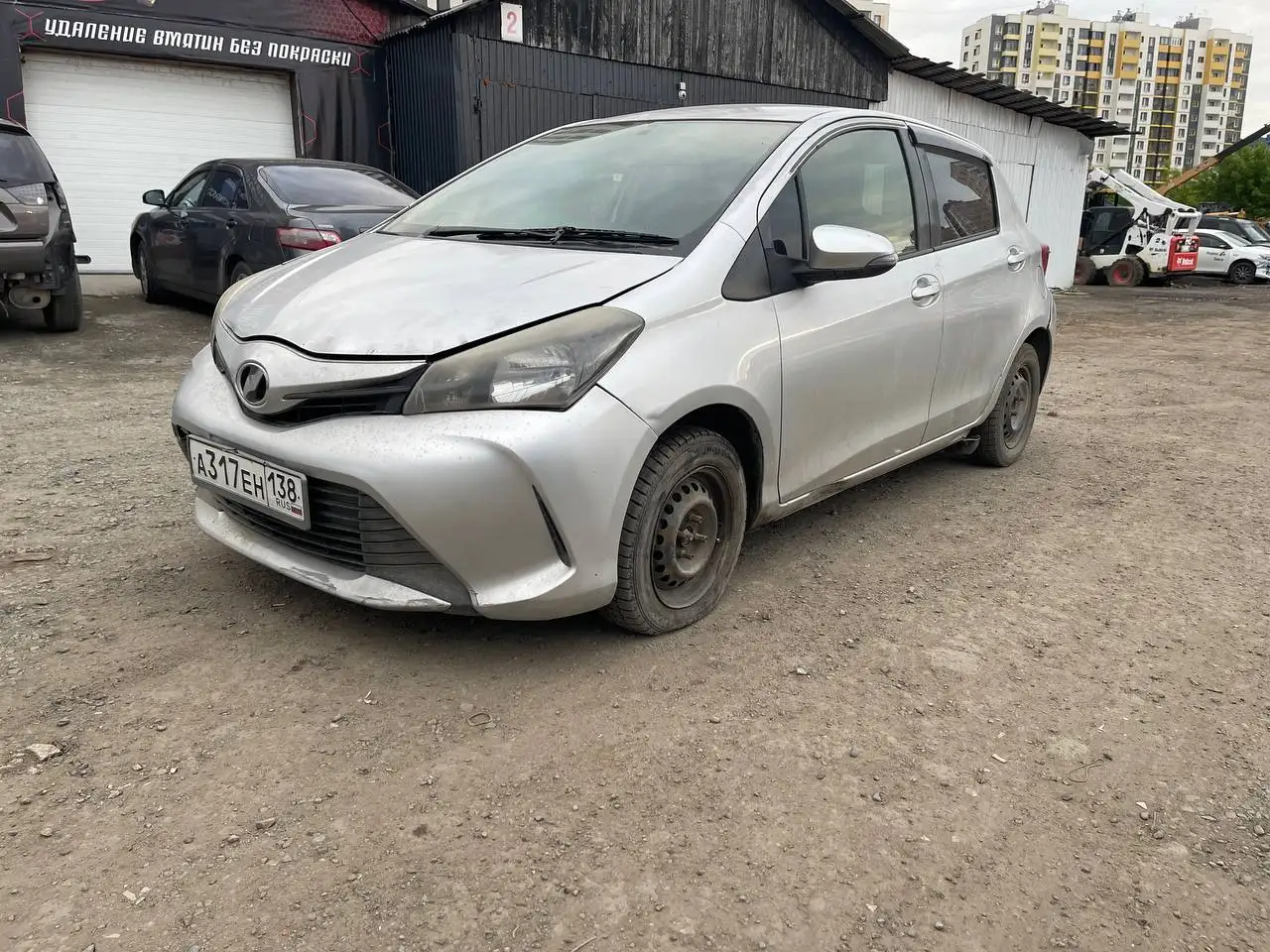 Toyota Vitz 2015 - Легковые автомобили (Авто) в Иркутск