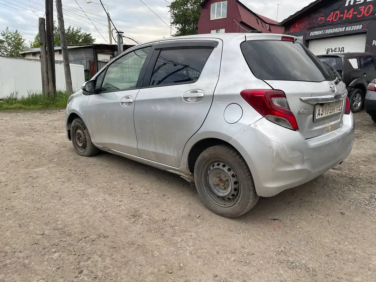 Toyota Vitz 2015 - Легковые автомобили (Авто) в Иркутск