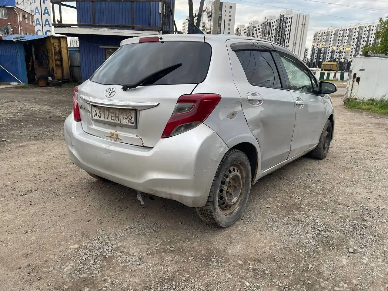Toyota Vitz 2015 - Легковые автомобили (Авто) в Иркутск