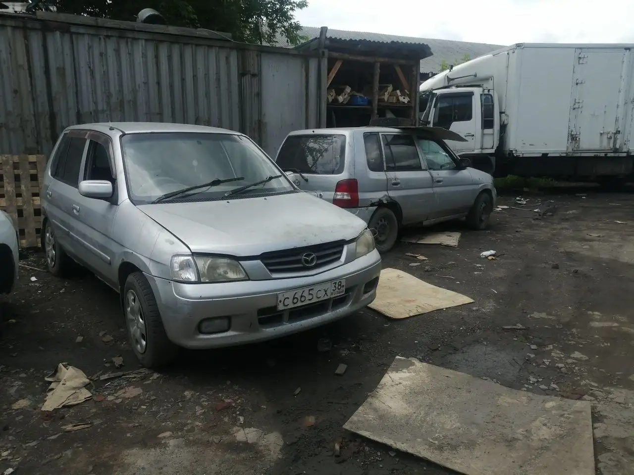 Продажа двух Демио: один на ходу, второй на запчасти - Легковые автомобили (Авто) в Иркутск