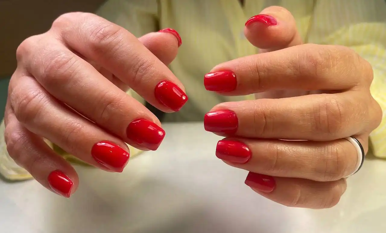 Ищу модель для отработки маникюра