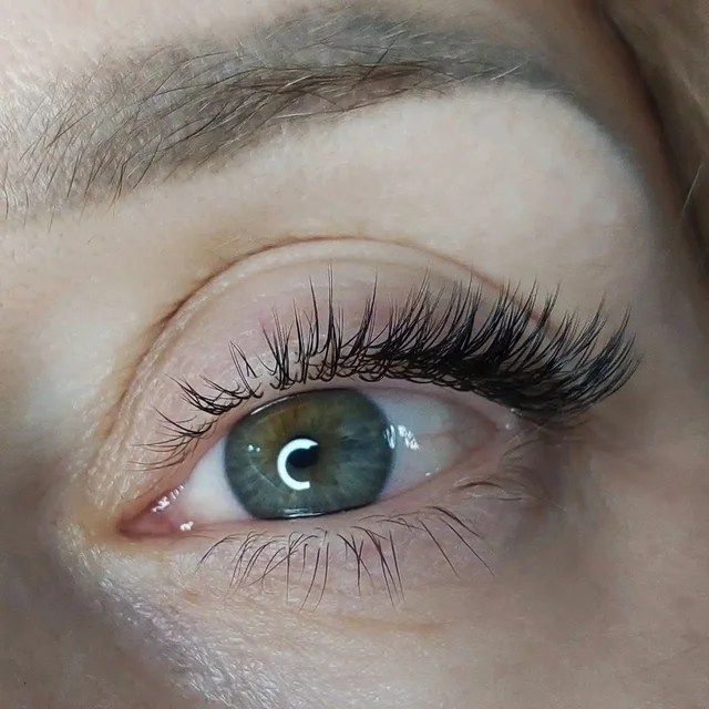 Наращивание ресниц от мастера с 8-летним опытом - Красота и здоровье в Красноярск