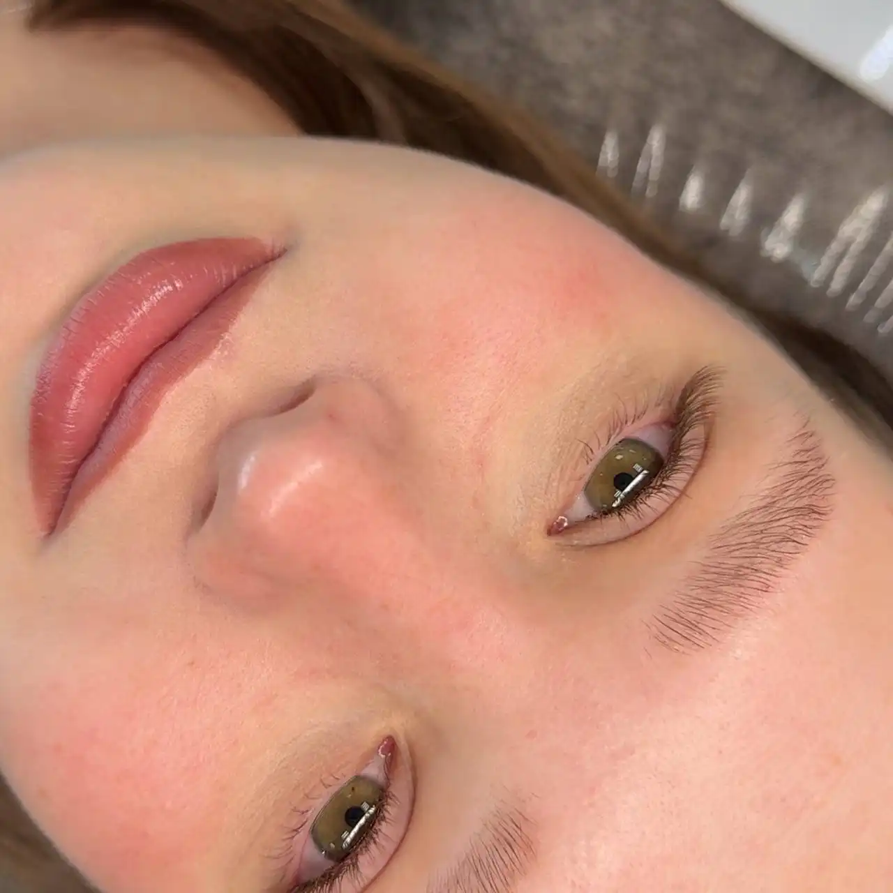 Услуги мастера по наращиванию и ламинированию ресниц