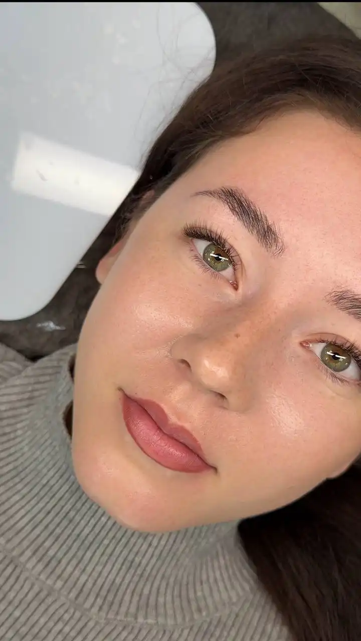 Услуги мастера по наращиванию и ламинированию ресниц