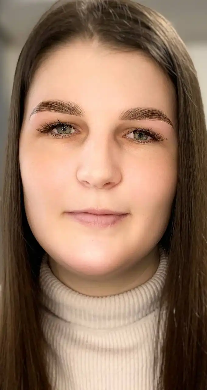 Услуги по оформлению бровей и ламинированию ресниц в Красноярске