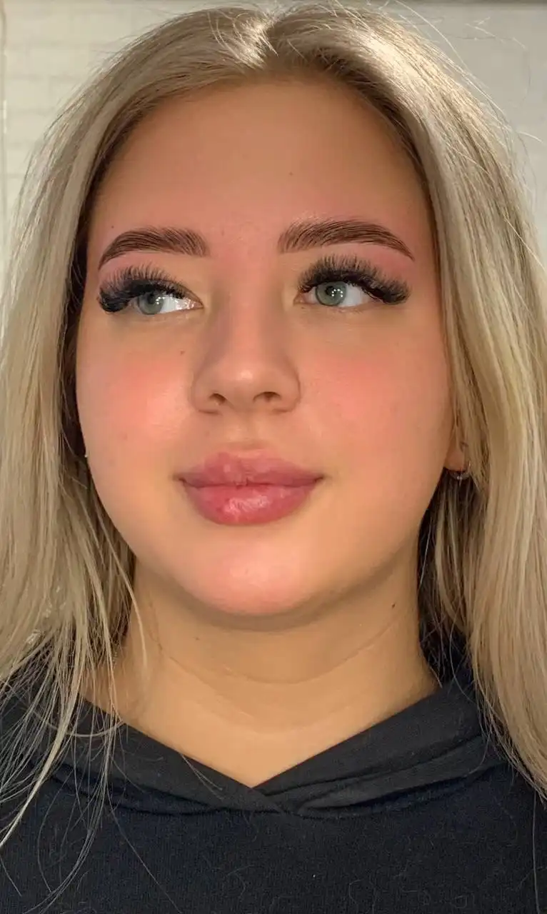 Услуги по оформлению бровей и ламинированию ресниц в Красноярске