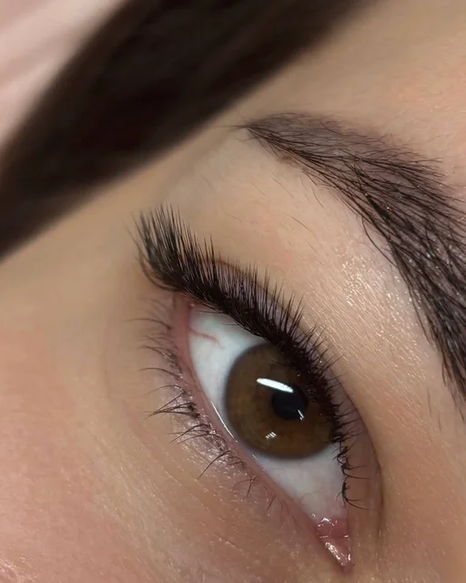 Наращивание ресниц в студии красоты - частное объявление в Красноярск