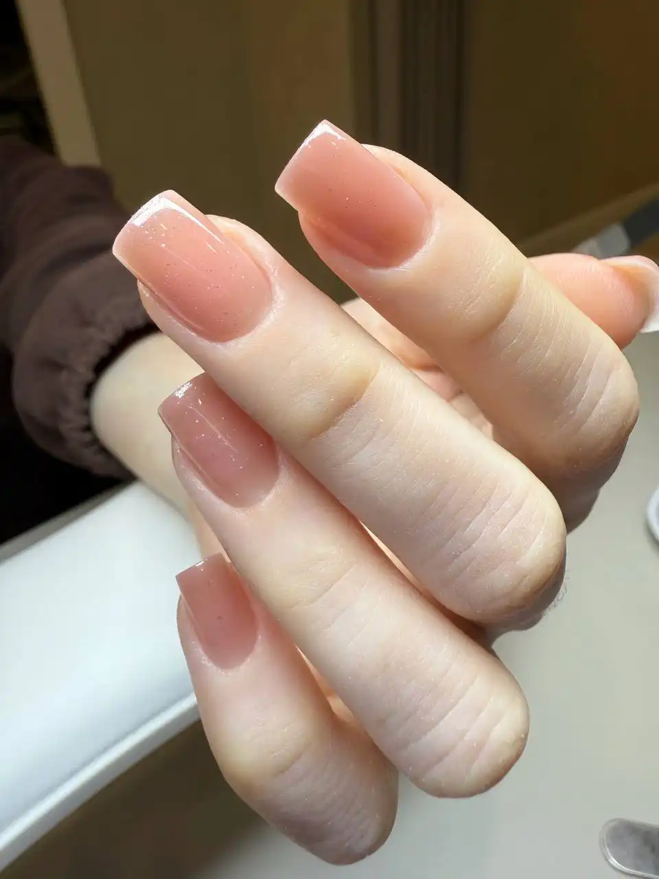 Услуги маникюра и наращивания ногтей в Красноярске