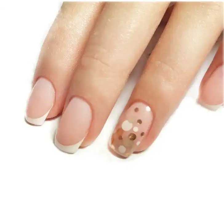 Услуги маникюра и наращивания ногтей в Красноярске