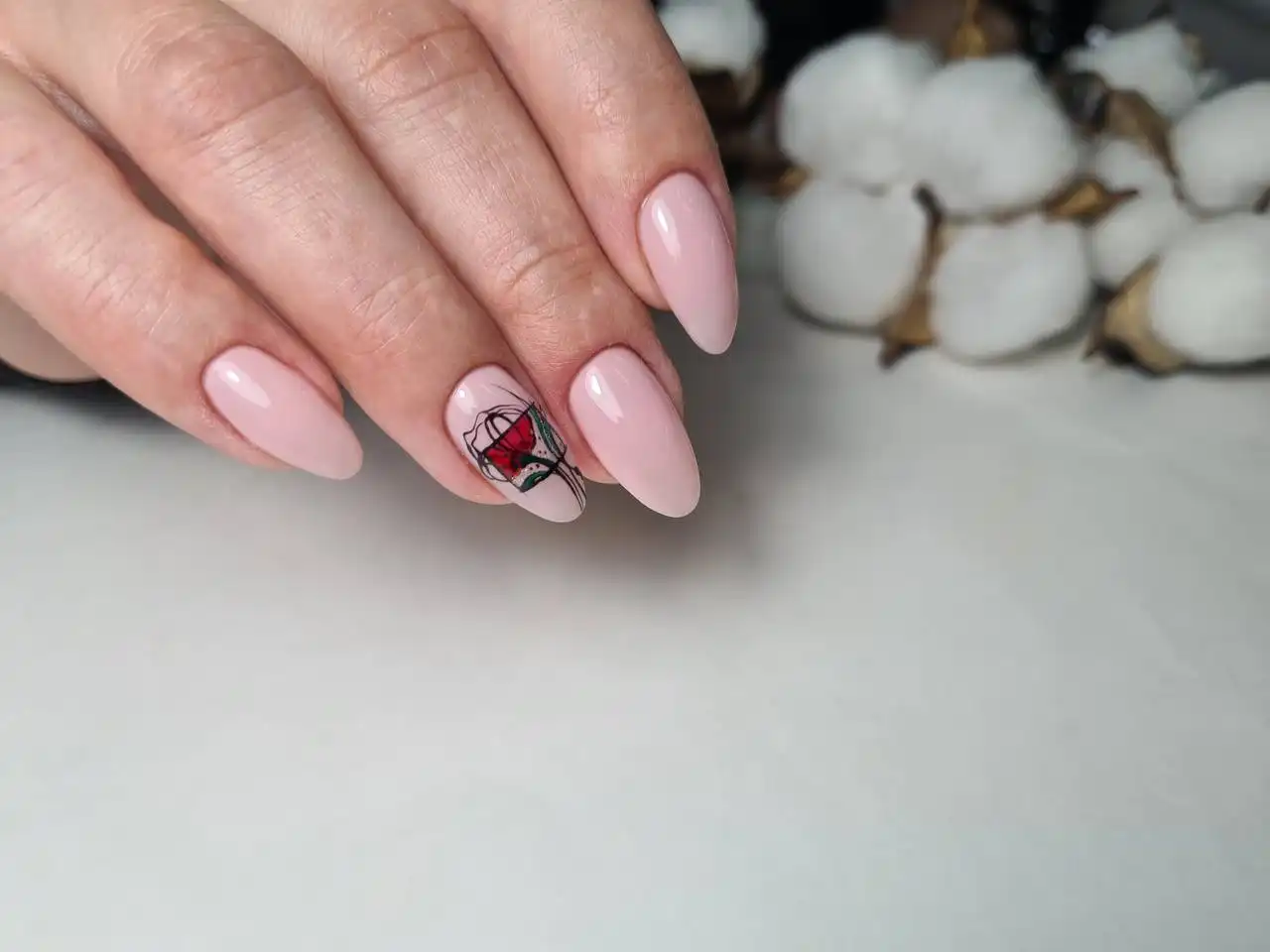 Услуги маникюра и наращивания ногтей в Красноярске