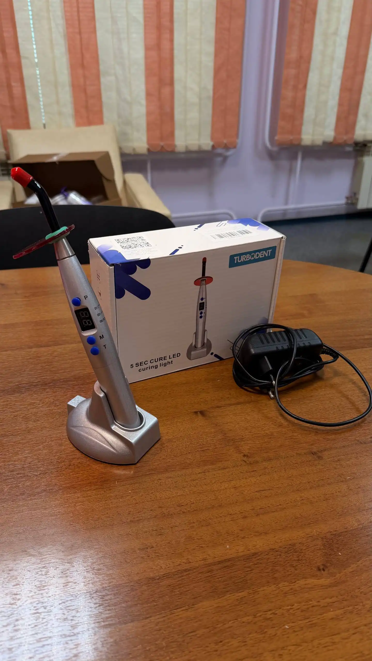 Полимеризационная беспроводная LED-лампа для стоматологов, подологов и творчества