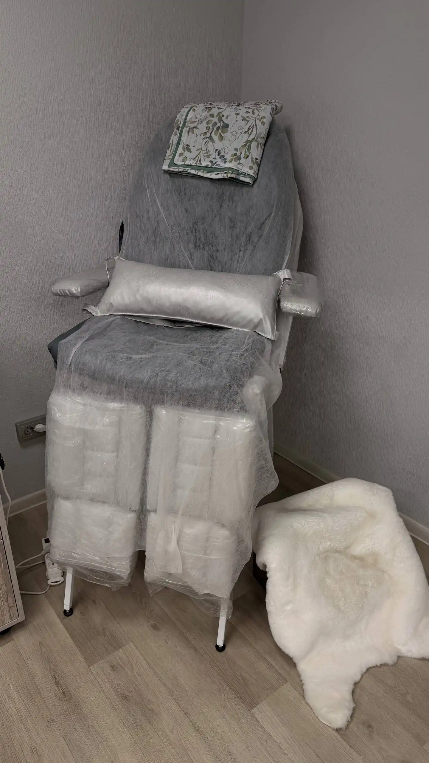 Продажа педикюрного кресла с комплектом