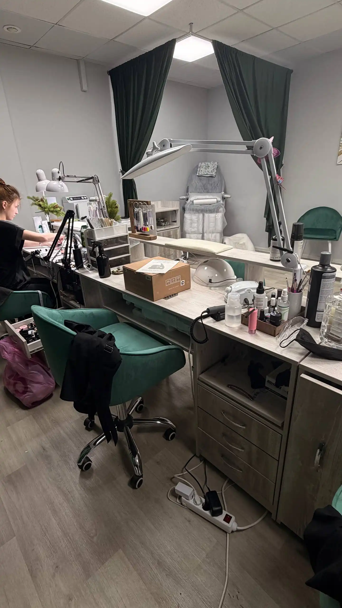 Распродажа профессионального оборудования для маникюра и педикюра