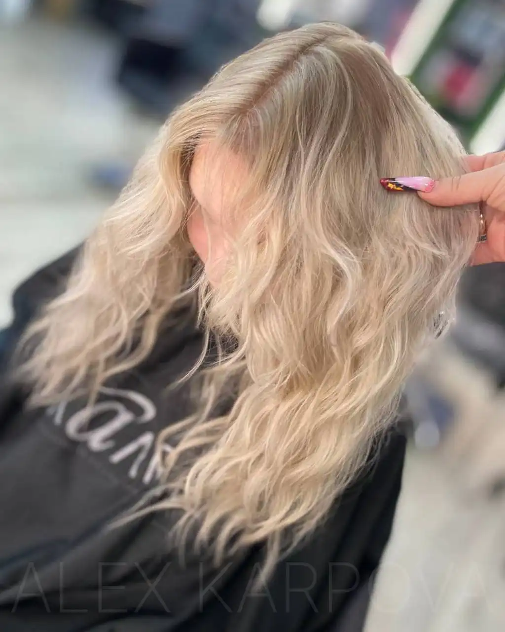 Услуги мастера-колориста по окрашиванию волос