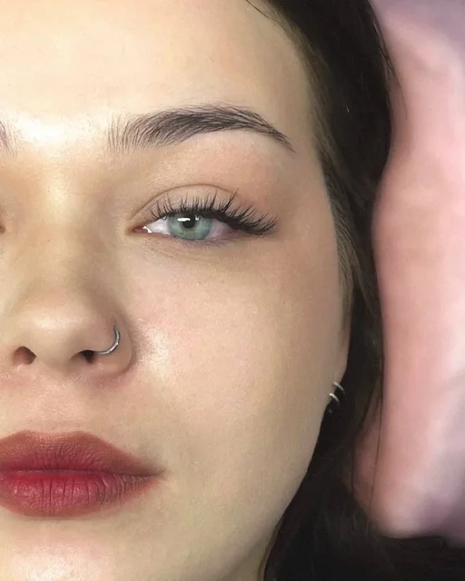 Наращивание ресниц в студии красоты - Услуги в Красноярск