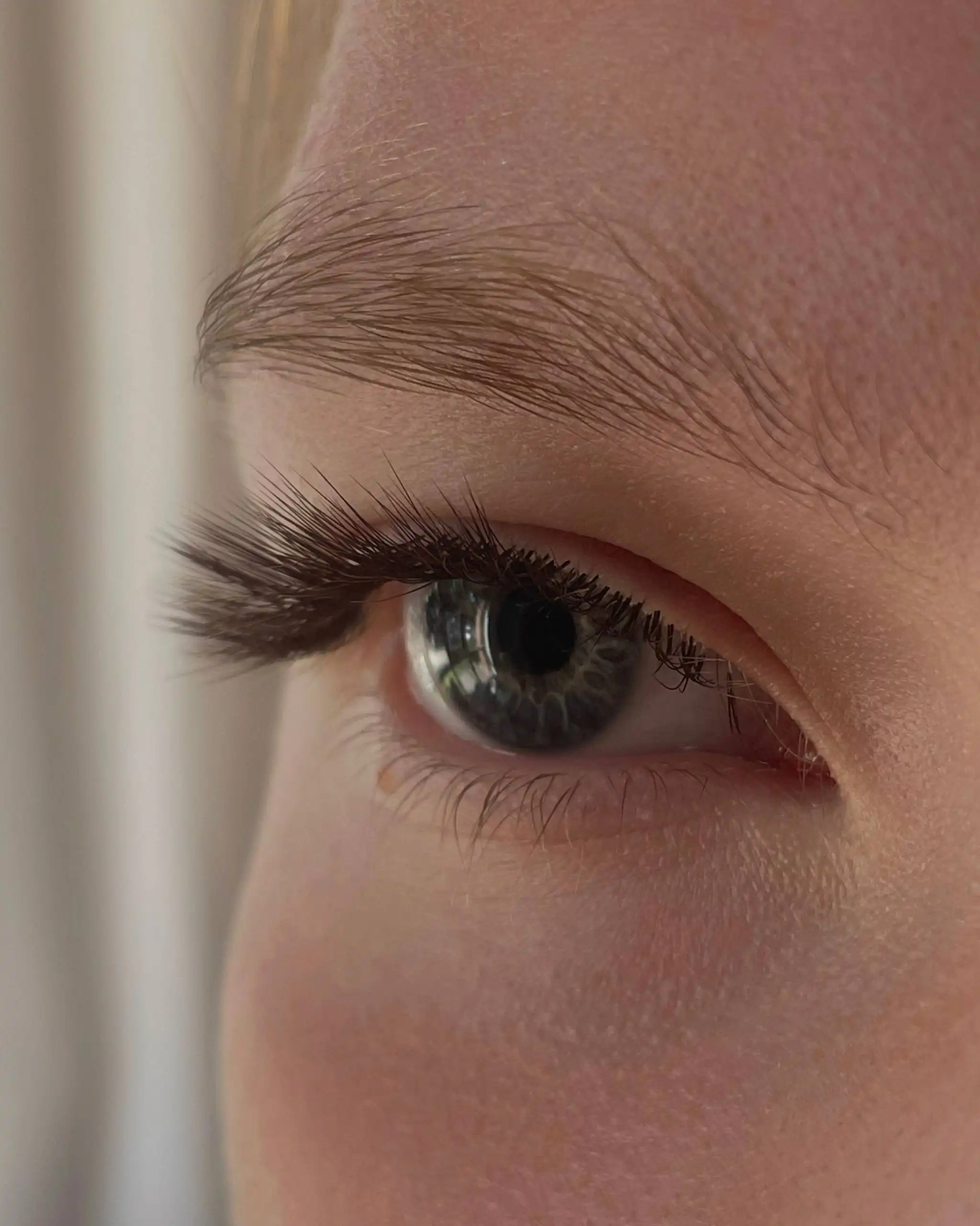 Наращивание ресниц в студии красоты