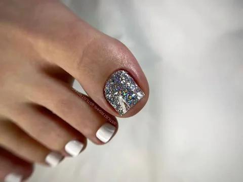 Требуется модель на педикюр с дизайном - Маникюр и педикюр в Красноярск