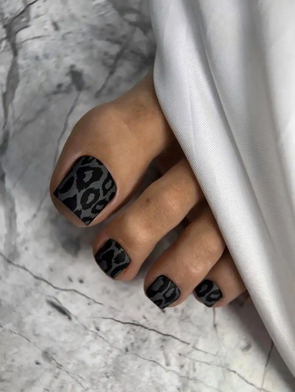 Требуется модель на педикюр с плёнками - Маникюр и педикюр (Услуги) в Красноярск