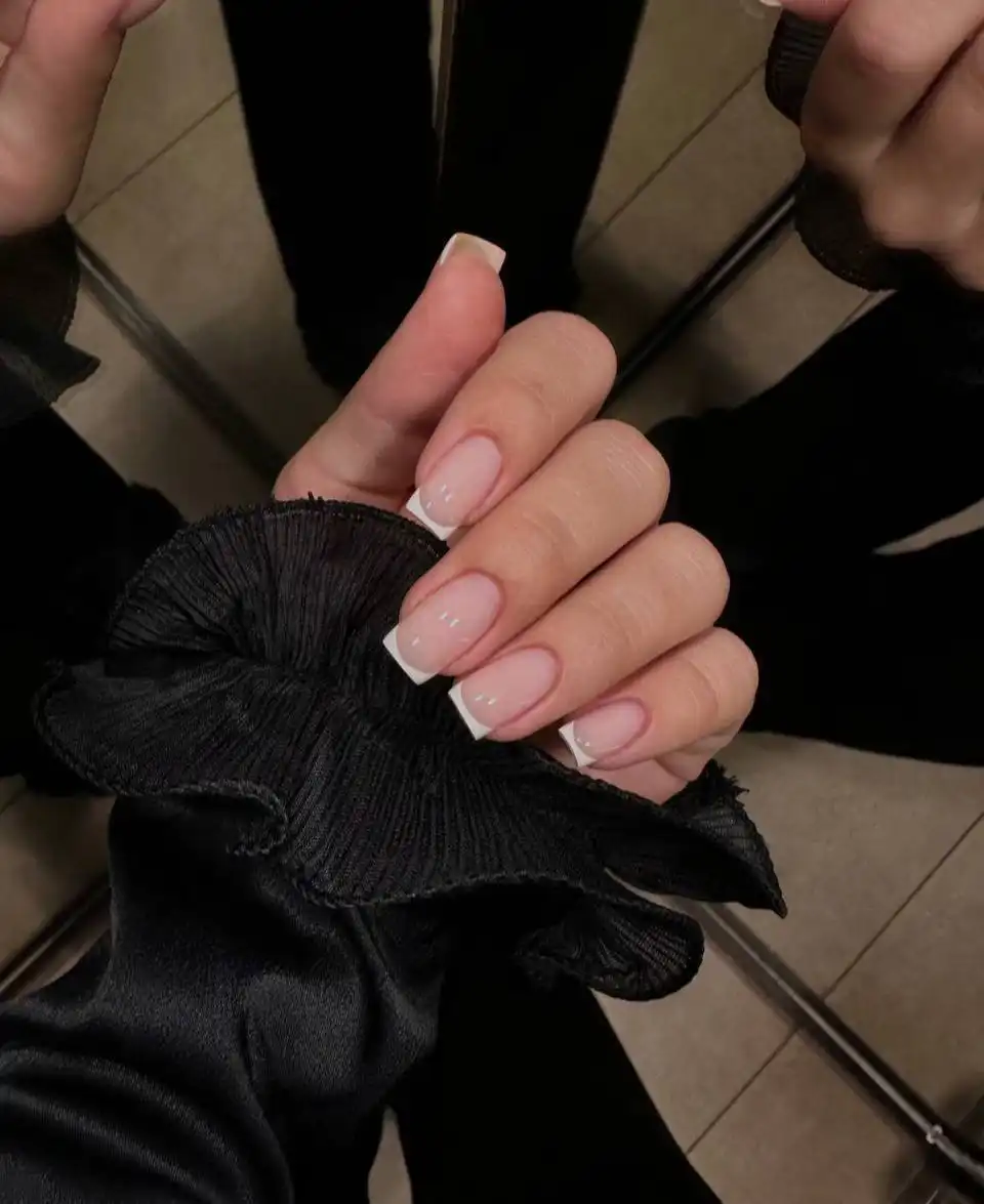 Маникюр с гель лаком в салоне красоты - Маникюр (Услуги) в Красноярск